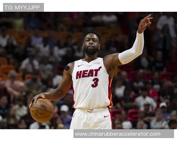 黄蜂与热火季后赛第三场激战回顾球员表现与战术分析全景呈现